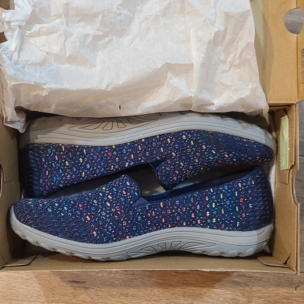 NIB size 8.5 RELAXED FIT SLIP ON SHOE BY SKETCHER